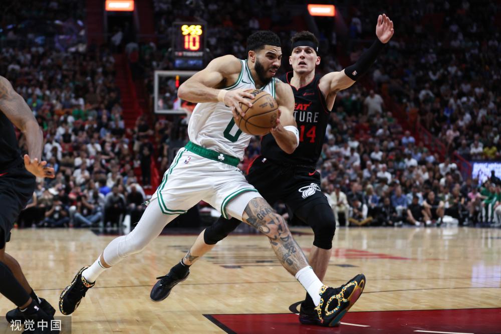 引人注目的 引人注目的